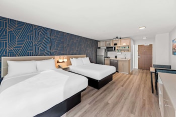 Suite, 2 Queen Beds, Non Smoking