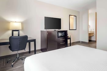 Standard Room, 1 Queen Bed, Non Smoking, Microwave