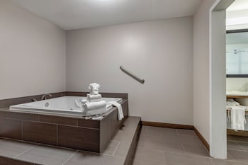Suite, 1 King Bed with Sofa bed, Non Smoking, Jetted Tub (Whirlpool in Bath)