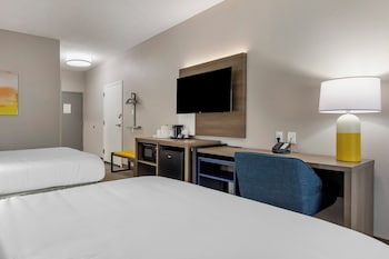 Room, 2 Queen Beds, Accessible, Non Smoking (Roll-in Shower)