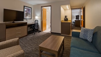 Suite, 1 King Bed, Non Smoking, Kitchenette (with Sofabed)