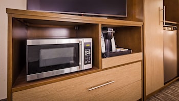 Standard Room, 1 King Bed, Accessible, Refrigerator & Microwave