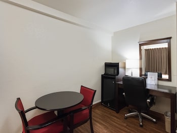 Suite, Smoking (2 King Beds)