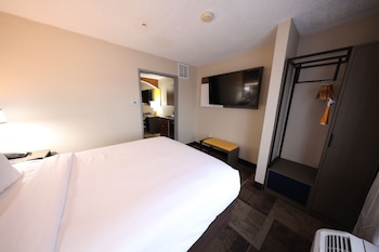 Executive Suite, 1 Queen Bed with Sofa bed, Non Smoking (2 Person Sofa Bed)