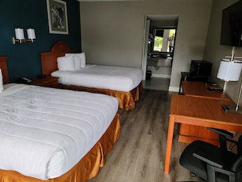 Room, 2 Queen Beds, Non Smoking