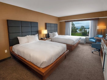 Room, 2 Queen Beds, River View