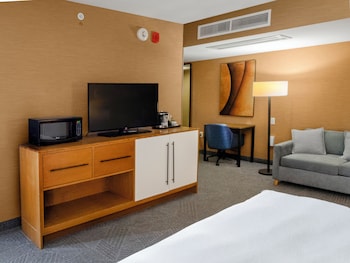 Room, 1 King Bed, Jetted Tub, River View (Balcony)