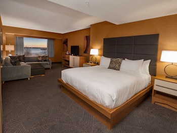 Room, 1 King Bed, Jetted Tub, River View