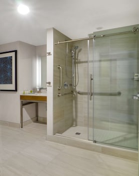 Room, 1 King Bed, Accessible (Hearing)