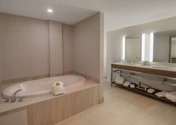 Room, 1 King Bed, Jetted Tub, River View