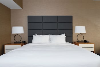 Room, 1 King Bed, Jetted Tub, River View