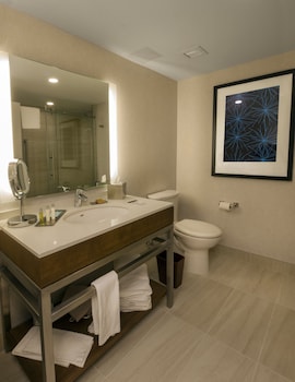 Room, 2 Queen Beds, River View