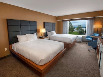 Room, 2 Queen Beds, River View
