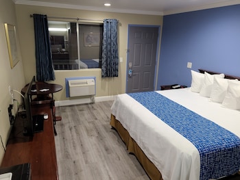 Standard Room, 1 King Bed