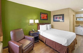 Room, 1 King Bed, Mobility Accessible, Non Smoking (Roll-In Shower, Kitchen)