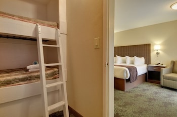 King w/Bunk Beds