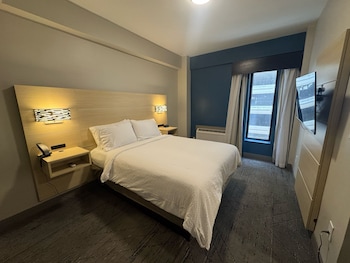 Suite, 2 Queen Beds, Accessible (Mobility, Accessible Tub)