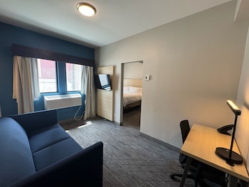 Suite, 1 King Bed