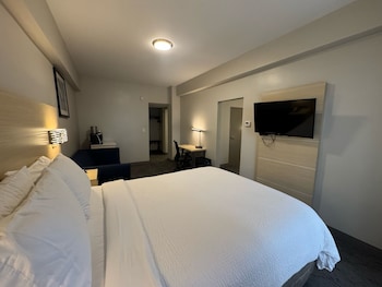 Suite, 2 Queen Beds, Accessible (Mobility, Accessible Tub)