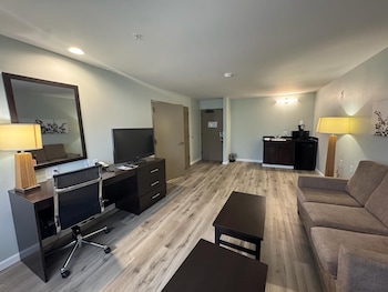 Suite, 2 Queen Beds, Non Smoking
