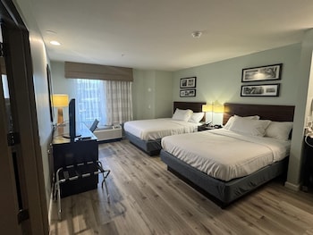 Suite, 2 Queen Beds, Non Smoking