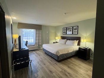 1 King Bed, Deluxe Suite, Jetted Tub, Non-Smoking