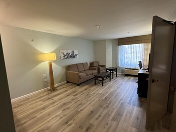 Suite, 2 Queen Beds, Non Smoking