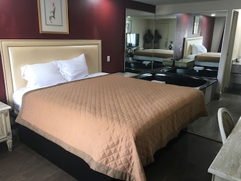 Premium Room, 1 King Bed, Jetted Tub