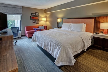 1 King Bed, Pool View, Near Elevator, Non Smoking
