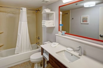 1 King Bed, Pool View, Near Elevator, Non Smoking