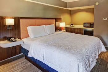 1 King Bed, Pool View, Near Elevator, Non Smoking