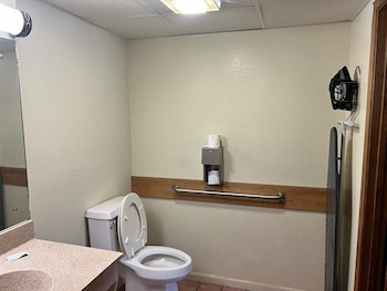 Room, 2 Queen Beds, Accessible, Bathtub