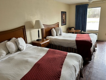 Room, 2 Queen Beds, Accessible, Bathtub