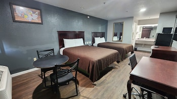 Deluxe Room, 2 Queen Beds, Non Smoking, Refrigerator & Microwave