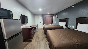 Deluxe Room, 2 Queen Beds, Smoking, Refrigerator & Microwave