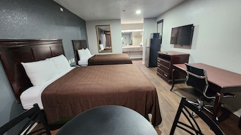 Deluxe Room, 2 Queen Beds, Smoking, Refrigerator & Microwave