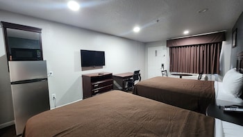 Deluxe Room, 2 Queen Beds, Smoking, Refrigerator & Microwave