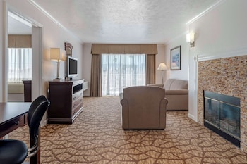 Standard Room, 1 King Bed, Non Smoking, Balcony (Larger Room)