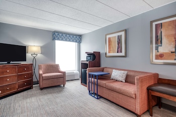 One queen bed suite non smoking
