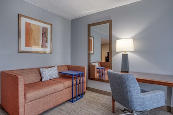One king suite non smoking