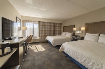 Room, 2 Queen Beds, Accessible, Bathtub