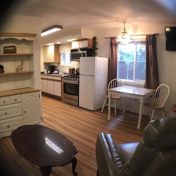 Room (Suite/condo)