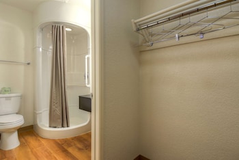 Standard Room, 1 Queen Bed, Non Smoking