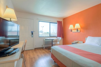 Standard Room, 1 Queen Bed, Non Smoking