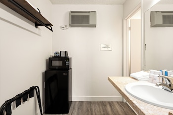 Standard Room, 1 Queen Bed