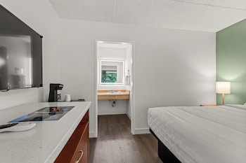 Standard Room, 1 Queen Bed