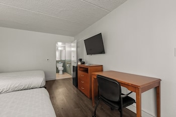 Single Room, 2 Queen Beds (Roll-In Shower)