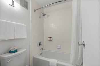 Single Room, 2 Queen Beds