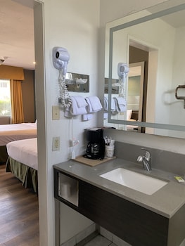 Standard Room, 2 Queen Beds, Non Smoking