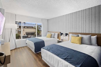 Deluxe Room, 2 Queen Beds, Harbor View